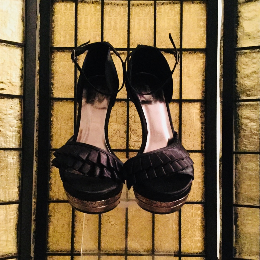 Bertinni Black Satin Platform stilettos